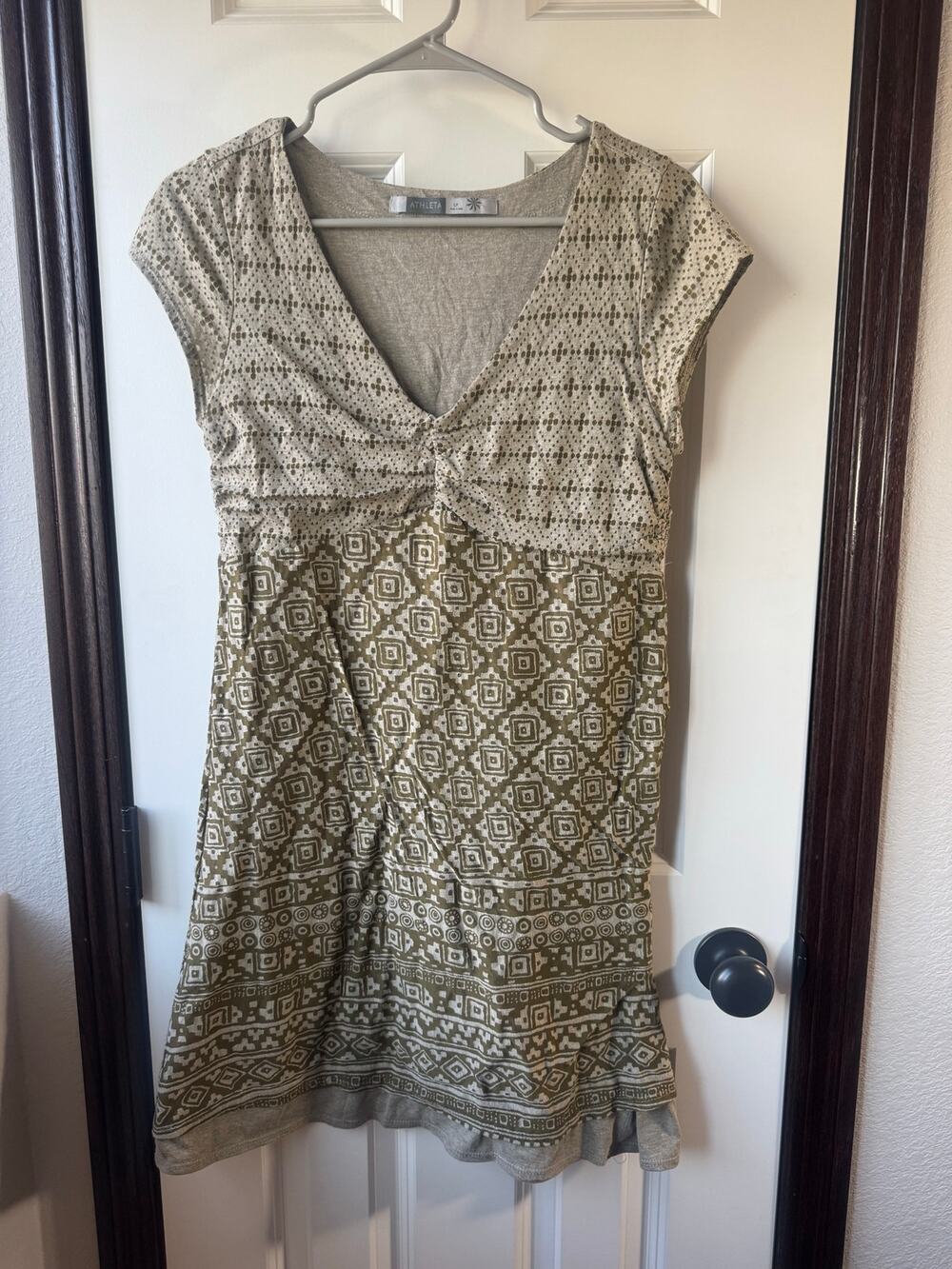 Athleta Olive Green Geometric Print V-Neck Short Sleeve Casual Dress Size LP